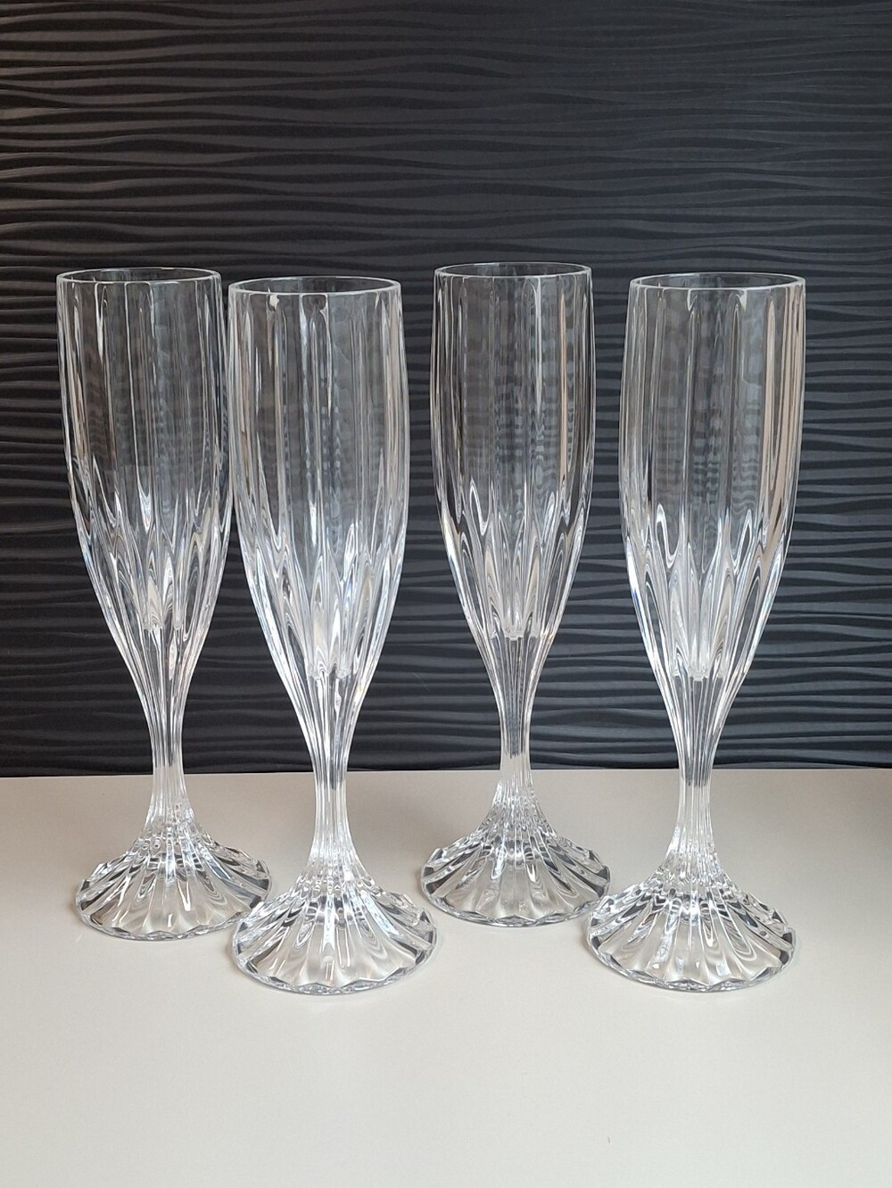 Set of 4 Mikasa Elegant Crystal PARK LANE Champagne Flutes